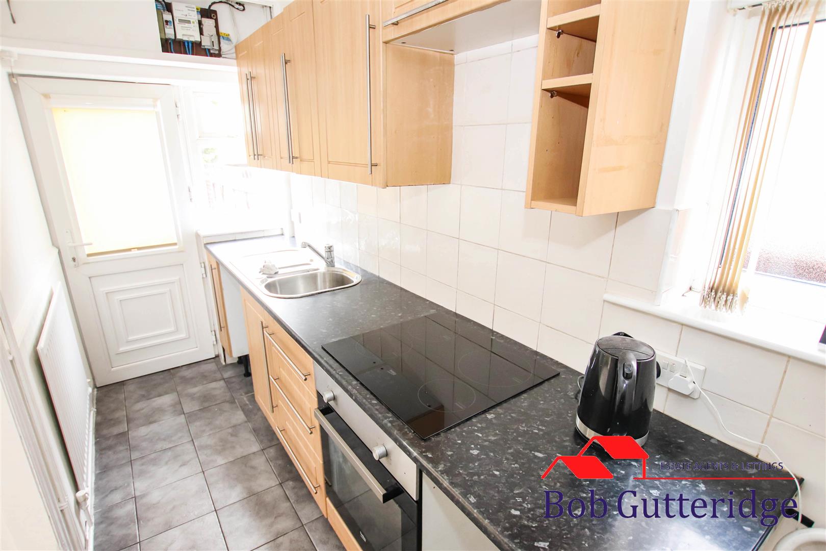 FITTED KITCHEN
